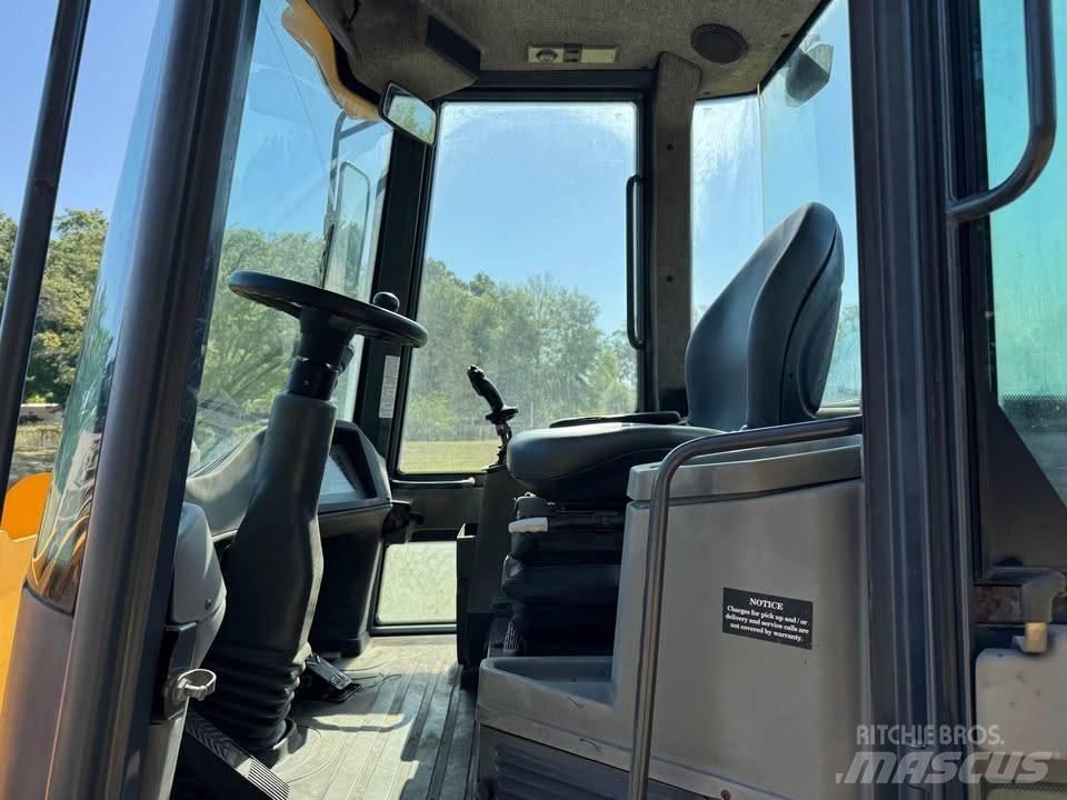 John Deere 244 J 輪胎式裝載機