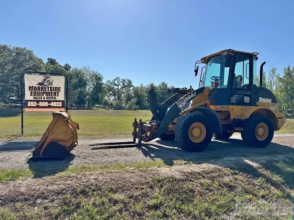John Deere 244 J 輪胎式裝載機
