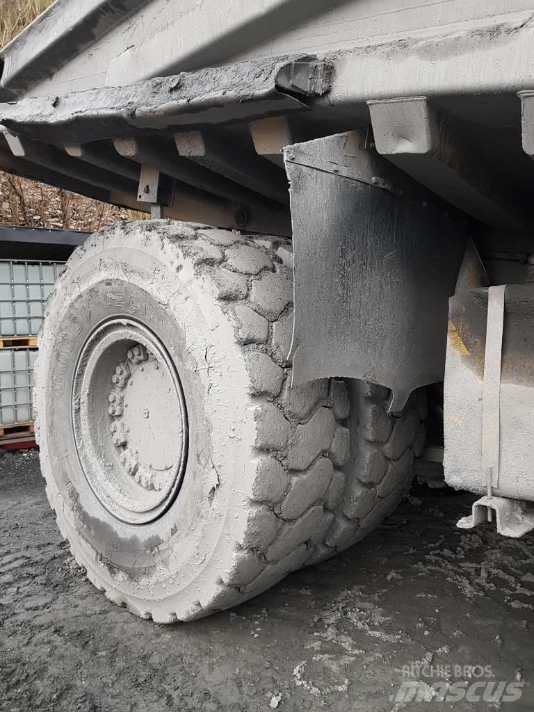 Komatsu HD 465-5 剛性傾卸卡車