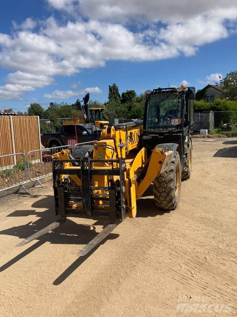JCB 535 V 125 伸縮臂操作車