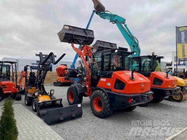Knikmops KM180 輪胎式裝載機