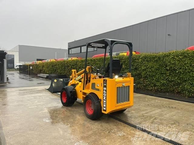 Knikmops KM180 輪胎式裝載機