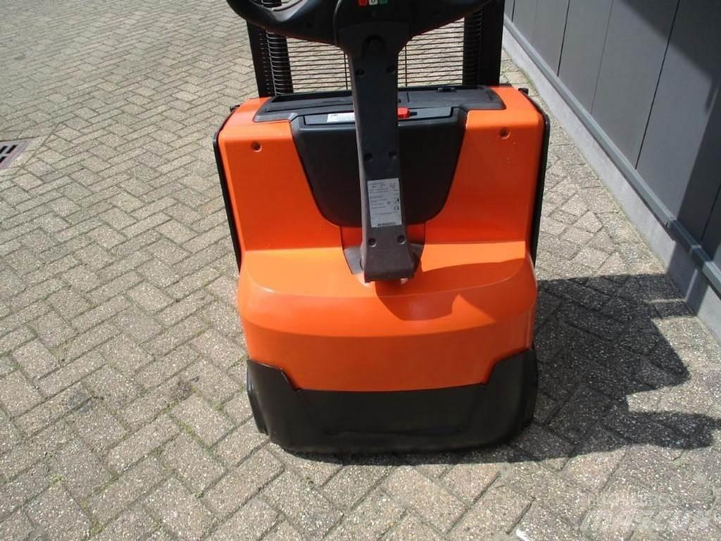 Toyota SWE 120L 行走控制式堆積機