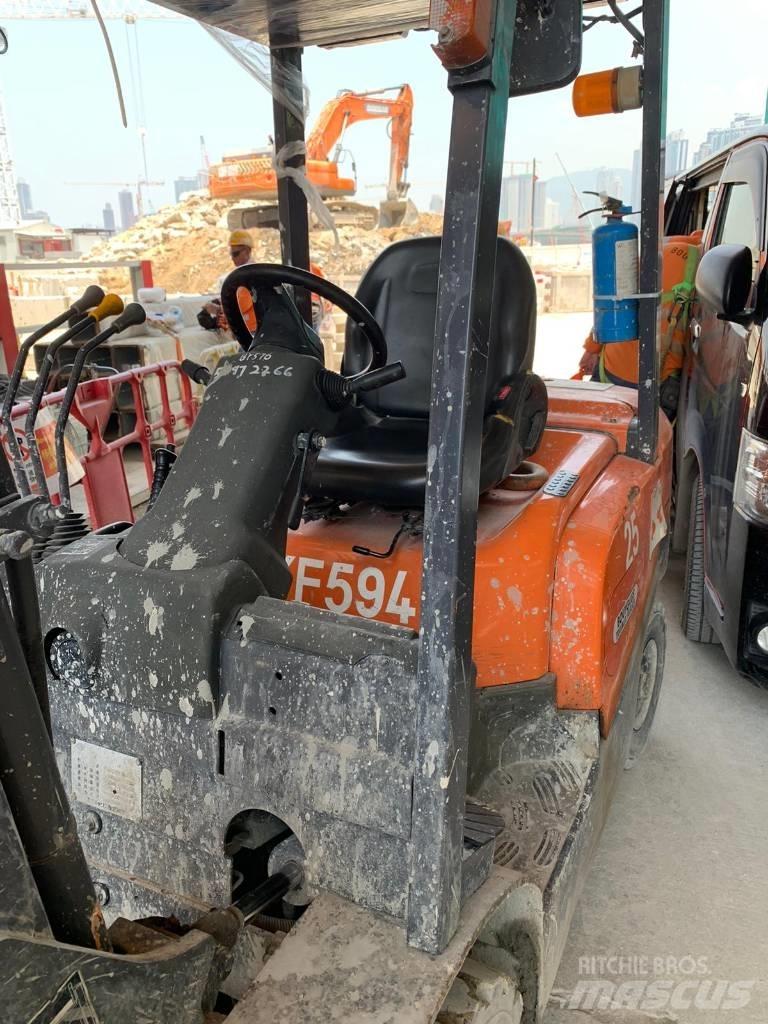 TCM Forklift FD25T4 柴油卡車