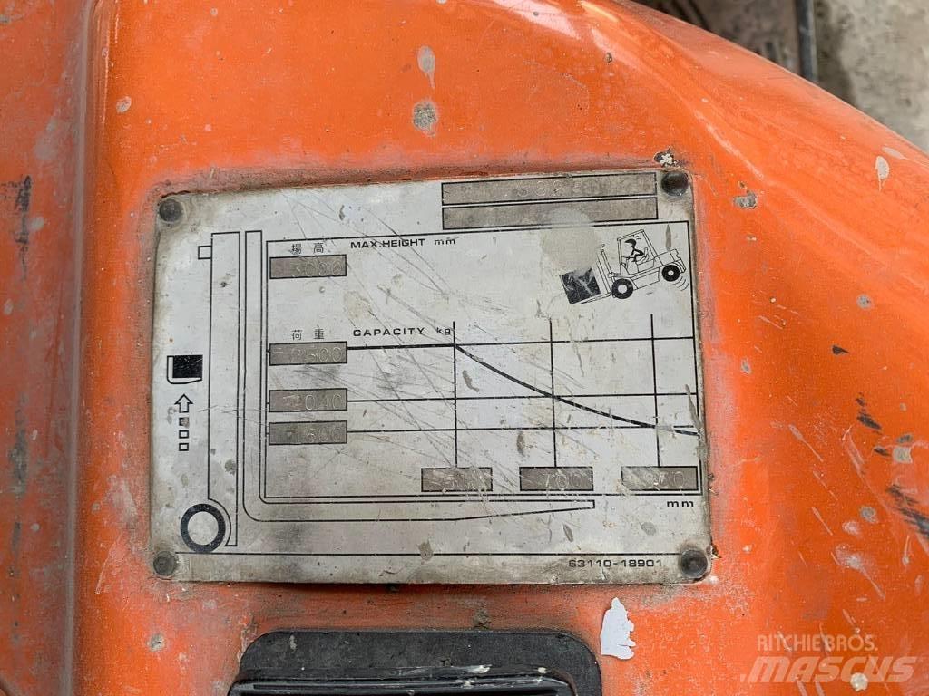 TCM Forklift FD25T4 柴油卡車