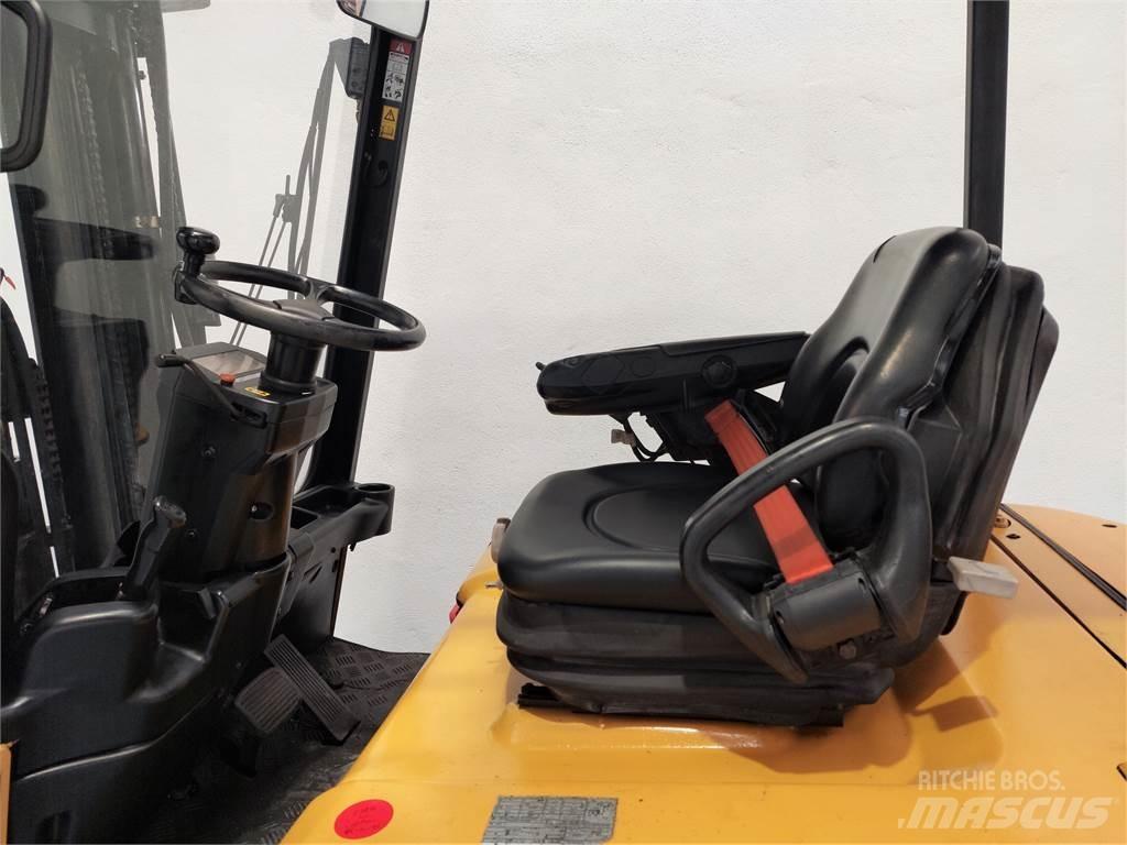 CAT EP25K PAC 電動堆高機