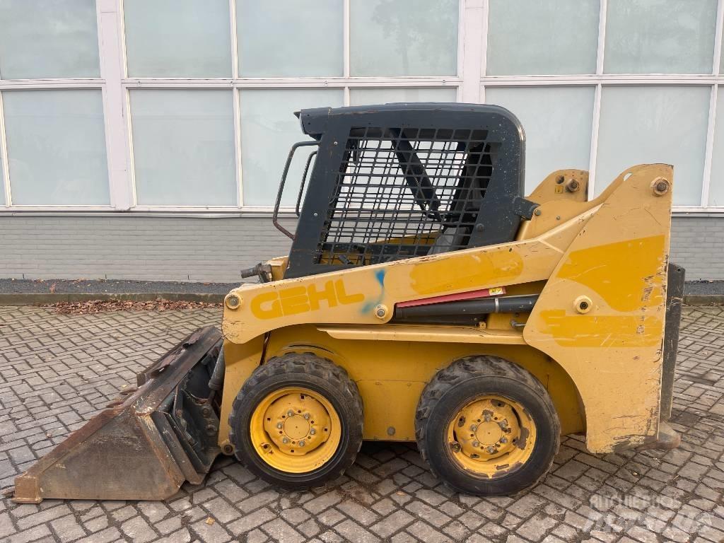 Gehl 3840 E     2015 滑移轉向裝載機