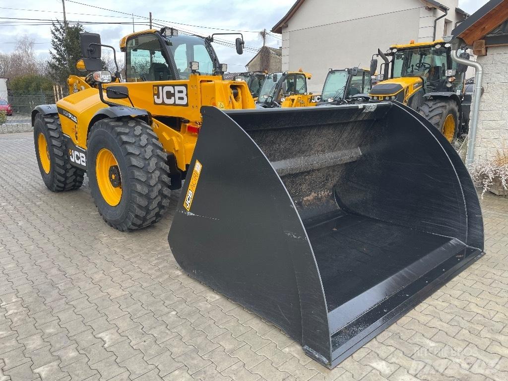 JCB 560-80 AGRI PLUS 伸縮臂操作車