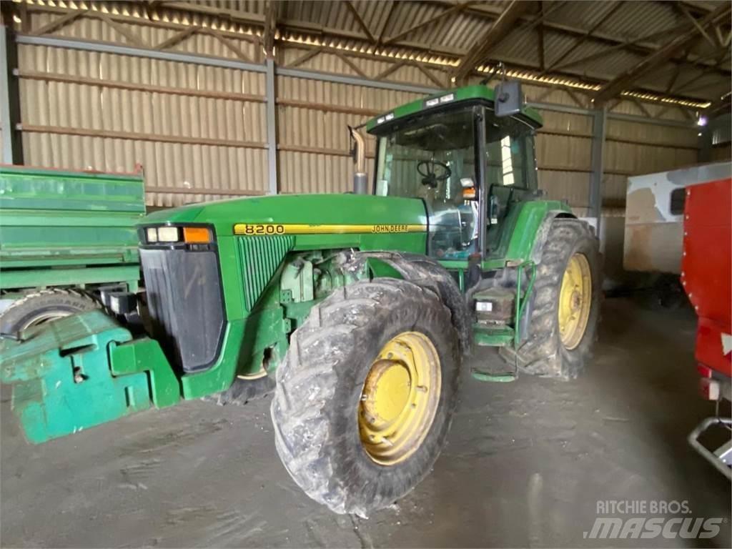 John Deere 8200 曳引機