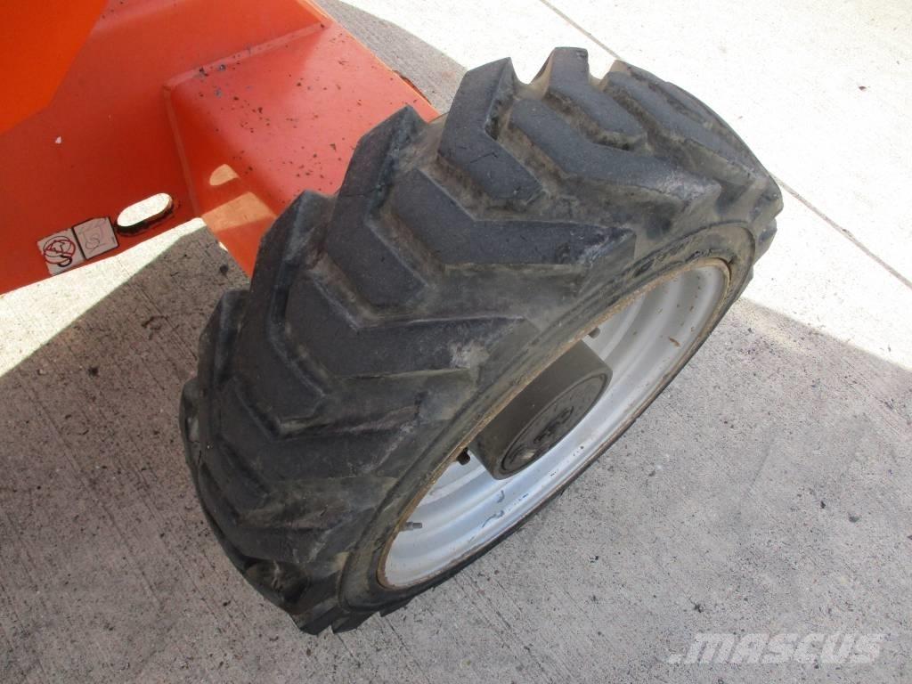 JLG 340AJ (835) 緊湊型自走式伸縮臂式升降機