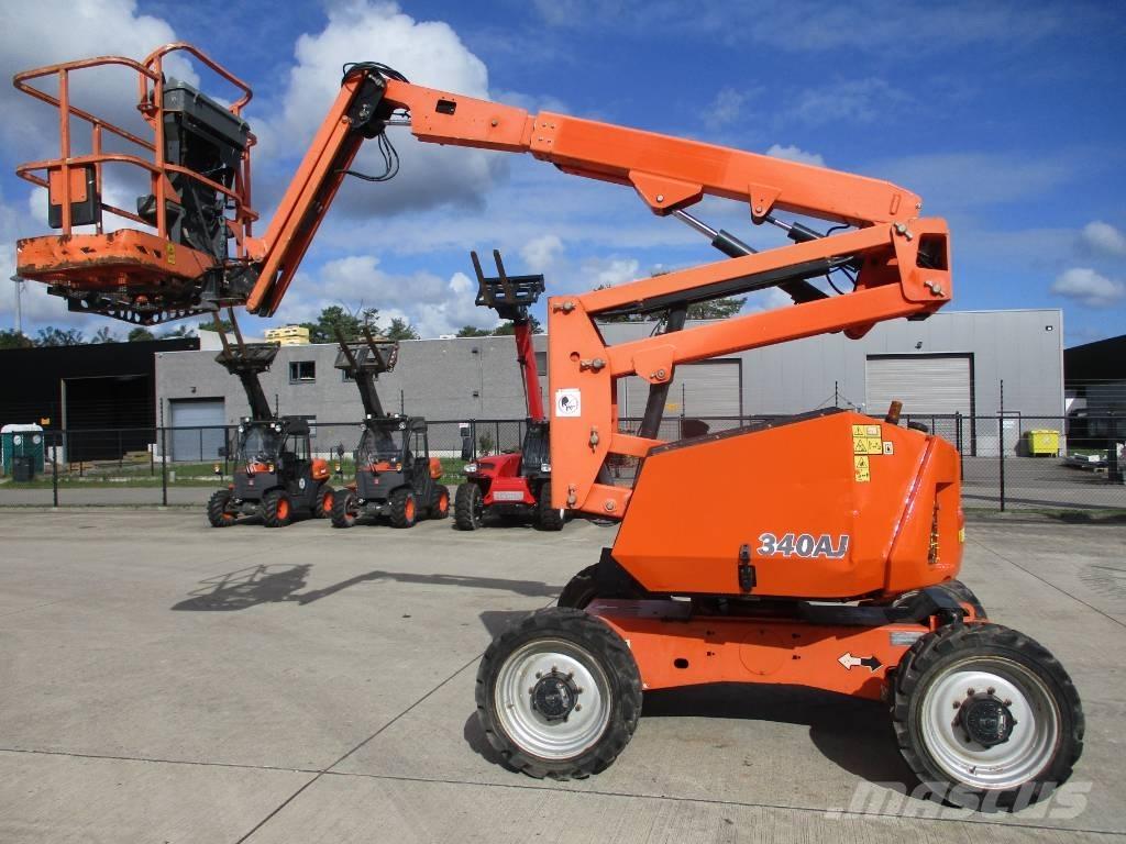 JLG 340AJ (835) 緊湊型自走式伸縮臂式升降機