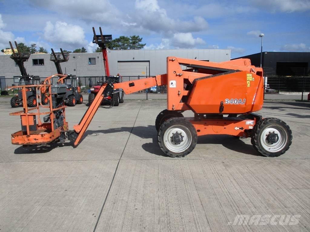 JLG 340AJ (835) 緊湊型自走式伸縮臂式升降機