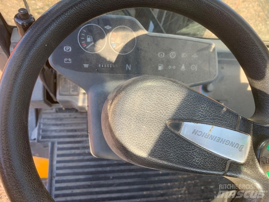 Jungheinrich DFG 320 柴油卡車