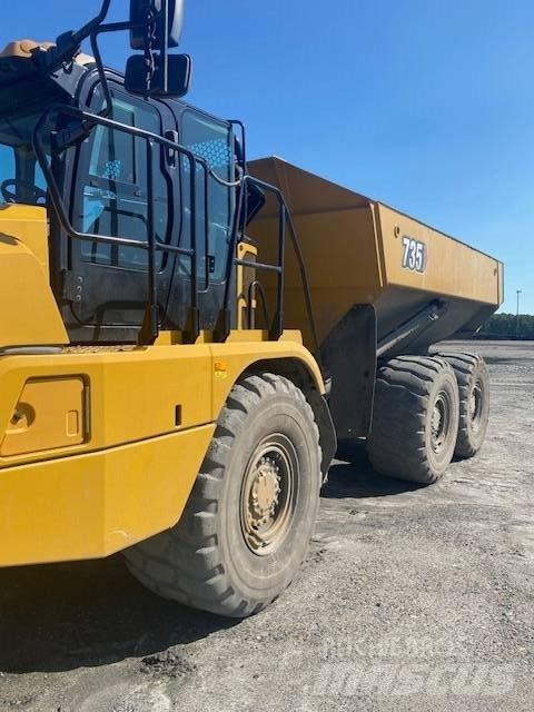 CAT 735 鉸接式起吊車