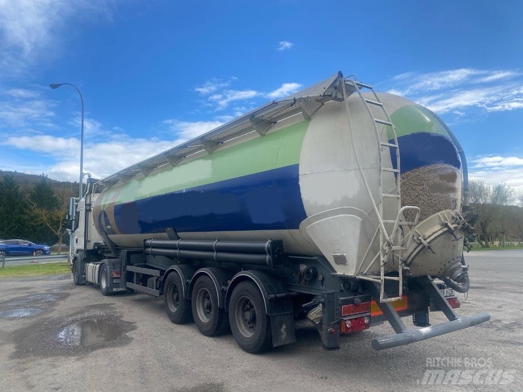 Spitzer SK2460CAL 罐體半拖車
