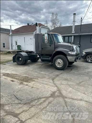 International 4400 曳引機組件