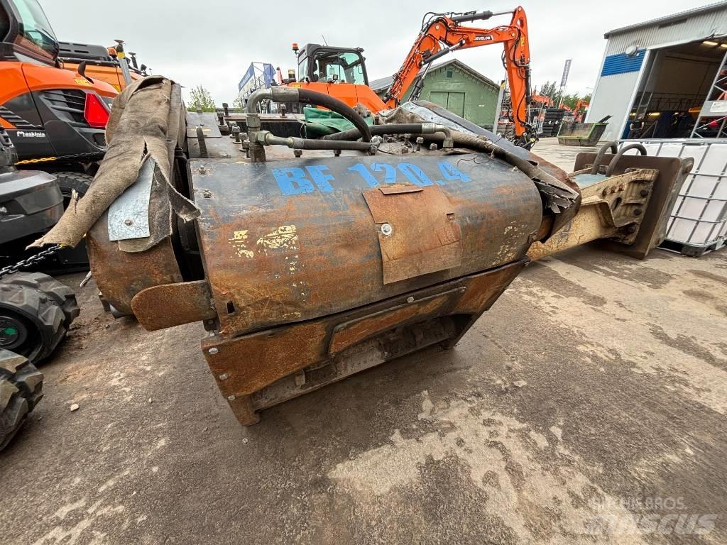 MB Crusher 120 破碎機