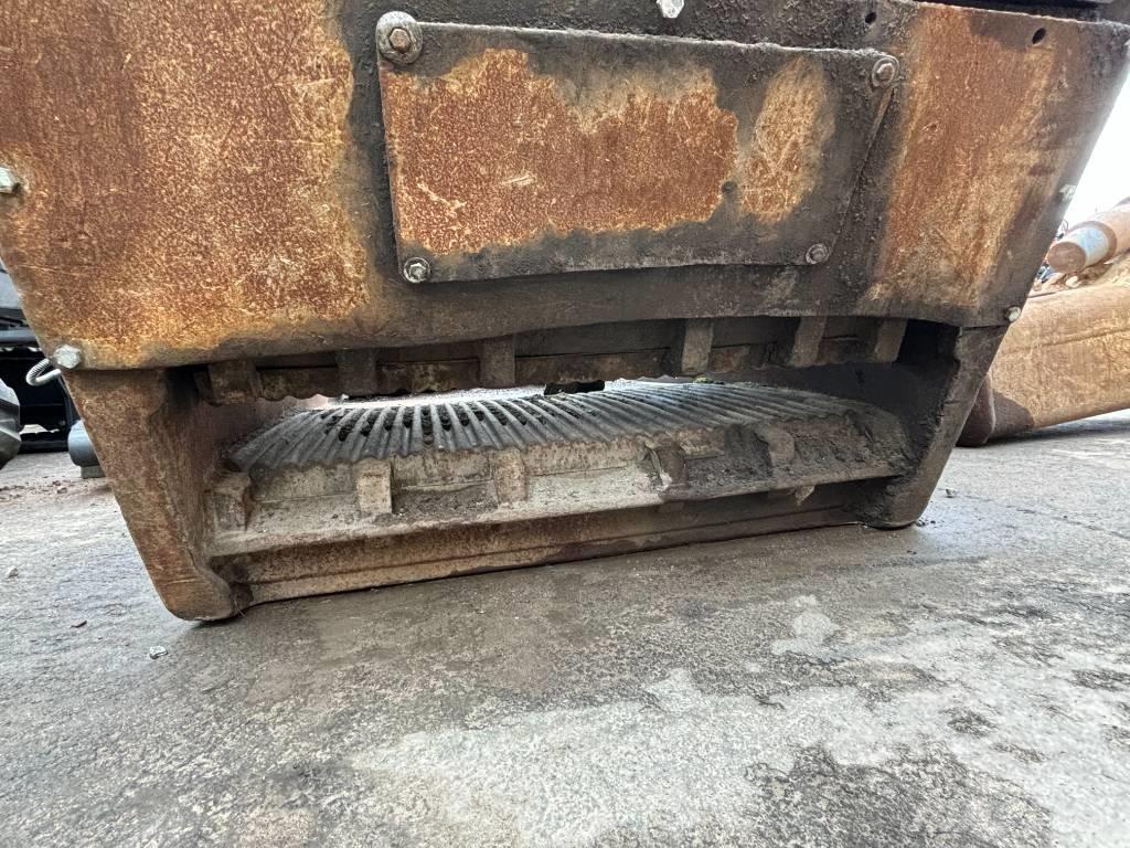 MB Crusher 120 破碎機