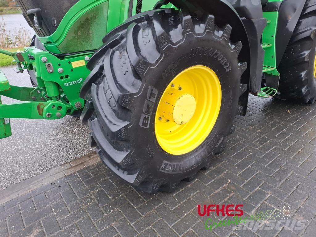 John Deere 6215 R 曳引機