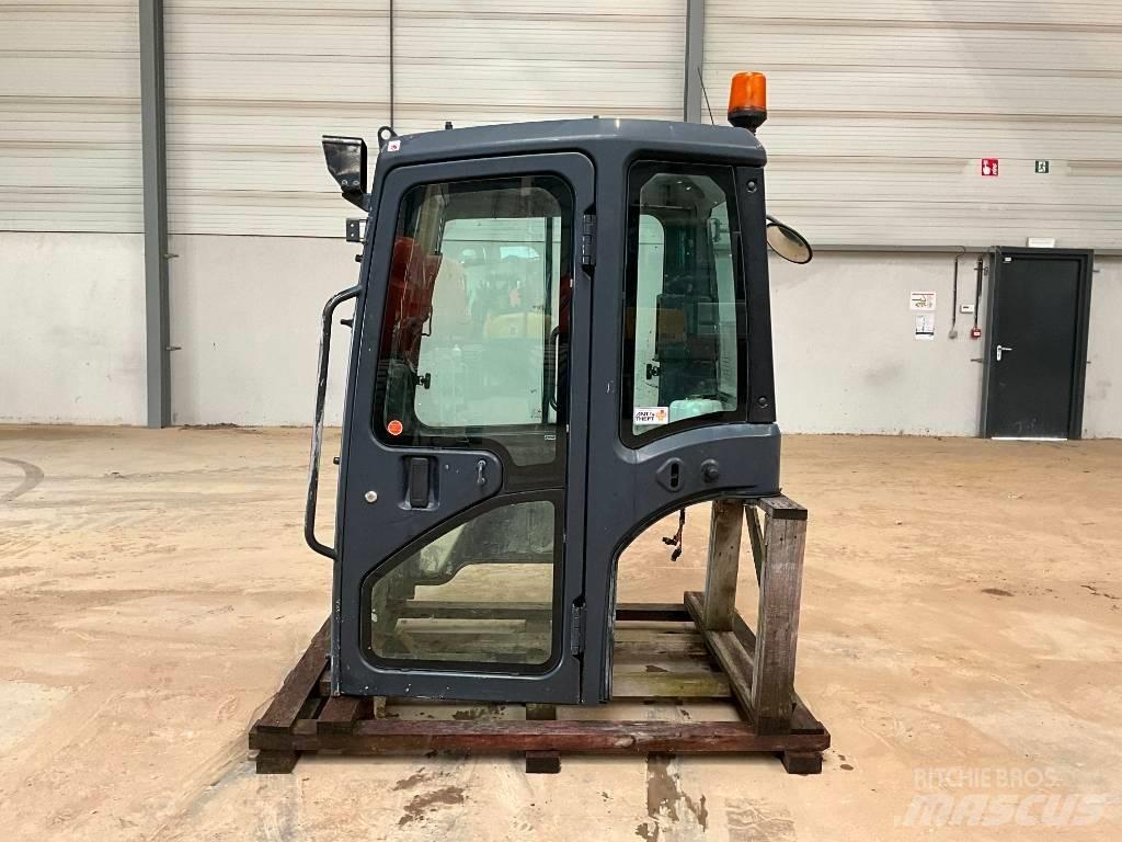 Kubota U 48-4 / U 55-4 駕駛室與內部