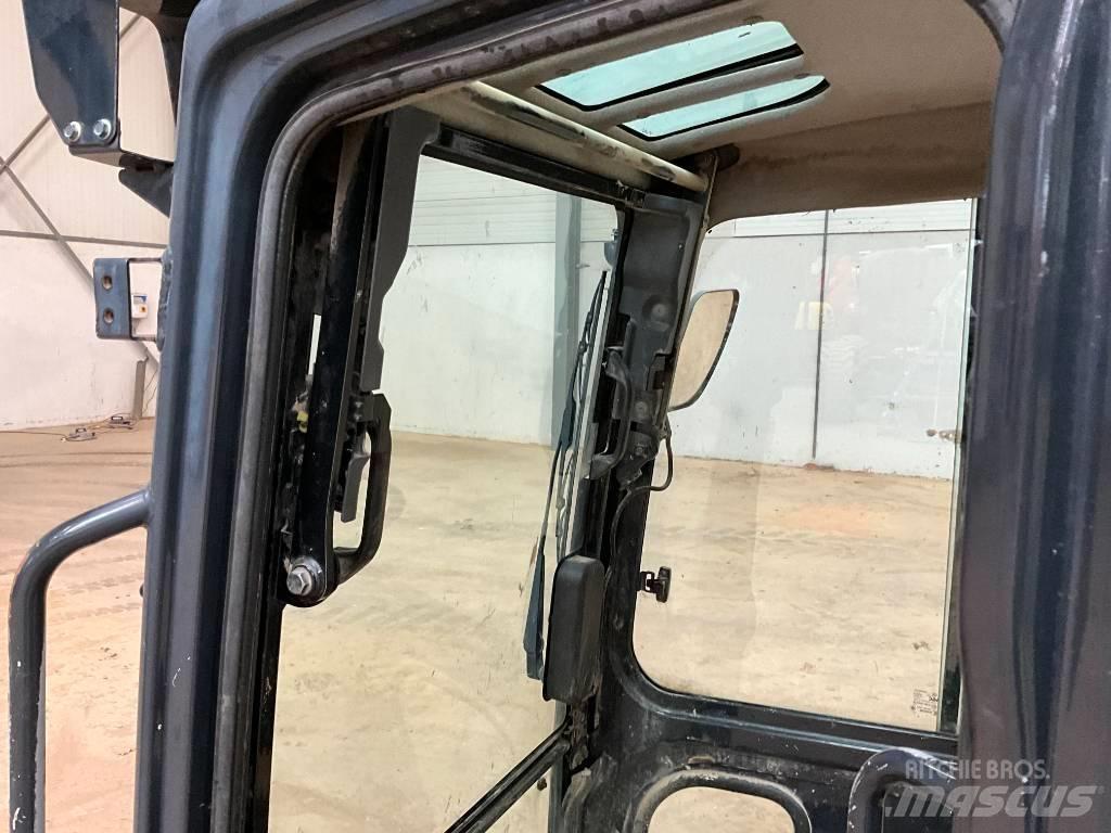 Kubota U 48-4 / U 55-4 駕駛室與內部