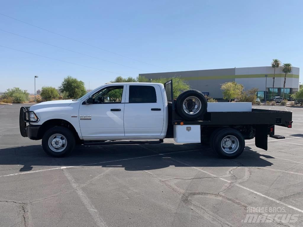 RAM 3500 TRADESMAN 平板式/側卸式卡車