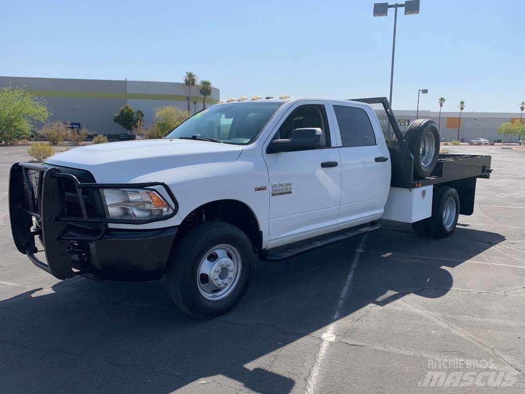 RAM 3500 TRADESMAN 平板式/側卸式卡車