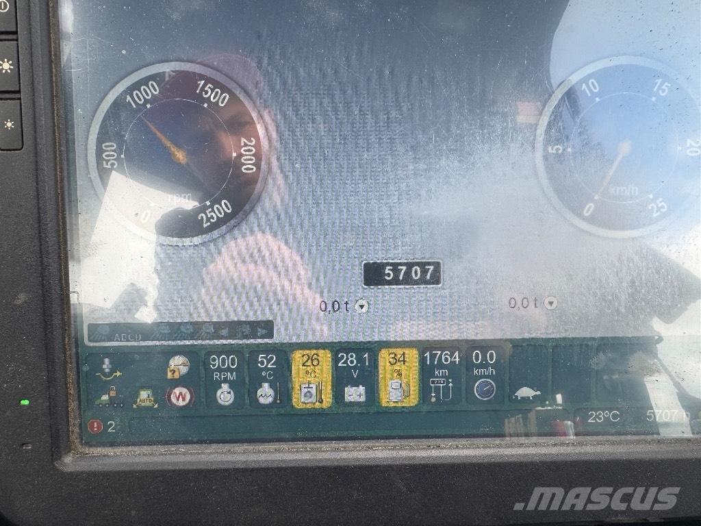 John Deere 810 E 集運機