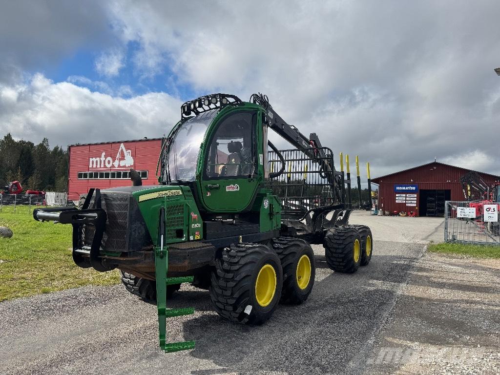 John Deere 810 E 集運機