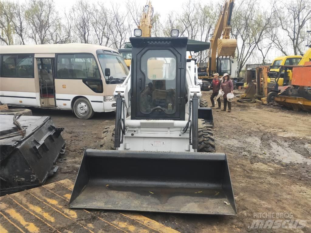 Bobcat S130 滑移轉向裝載機