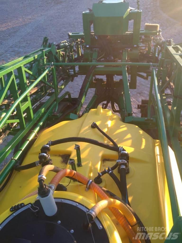 John Deere R944i 牽引式噴霧機