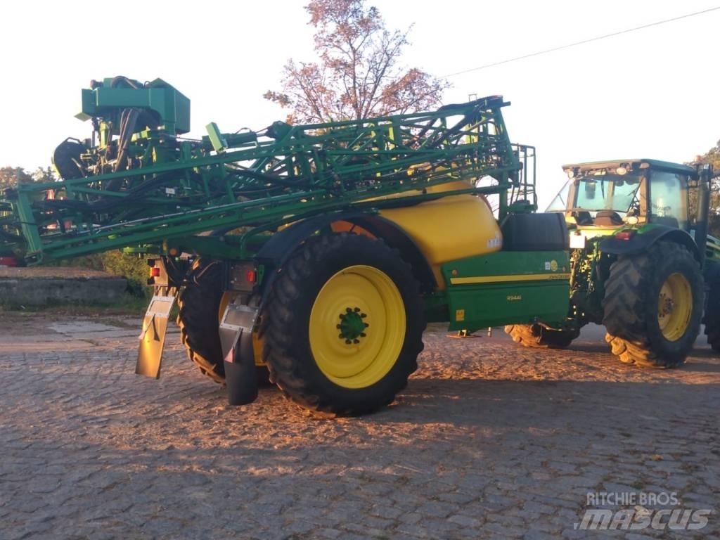 John Deere R944i 牽引式噴霧機