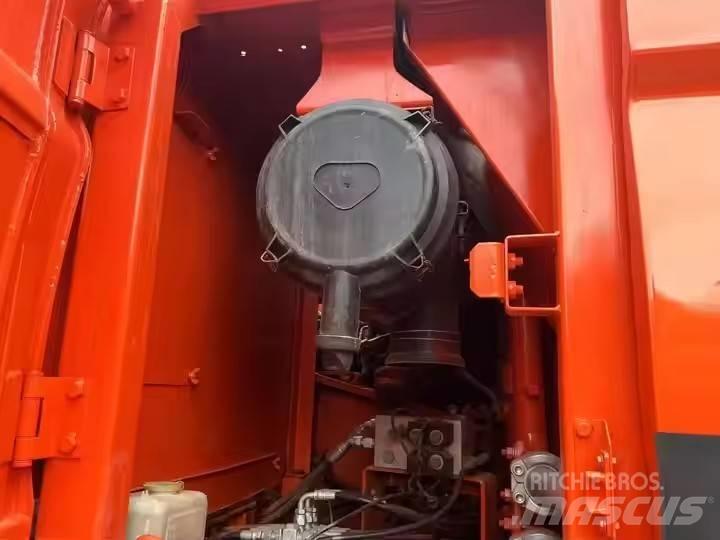 Doosan DX 225 LC 履帶式 挖土機/掘鑿機/挖掘機