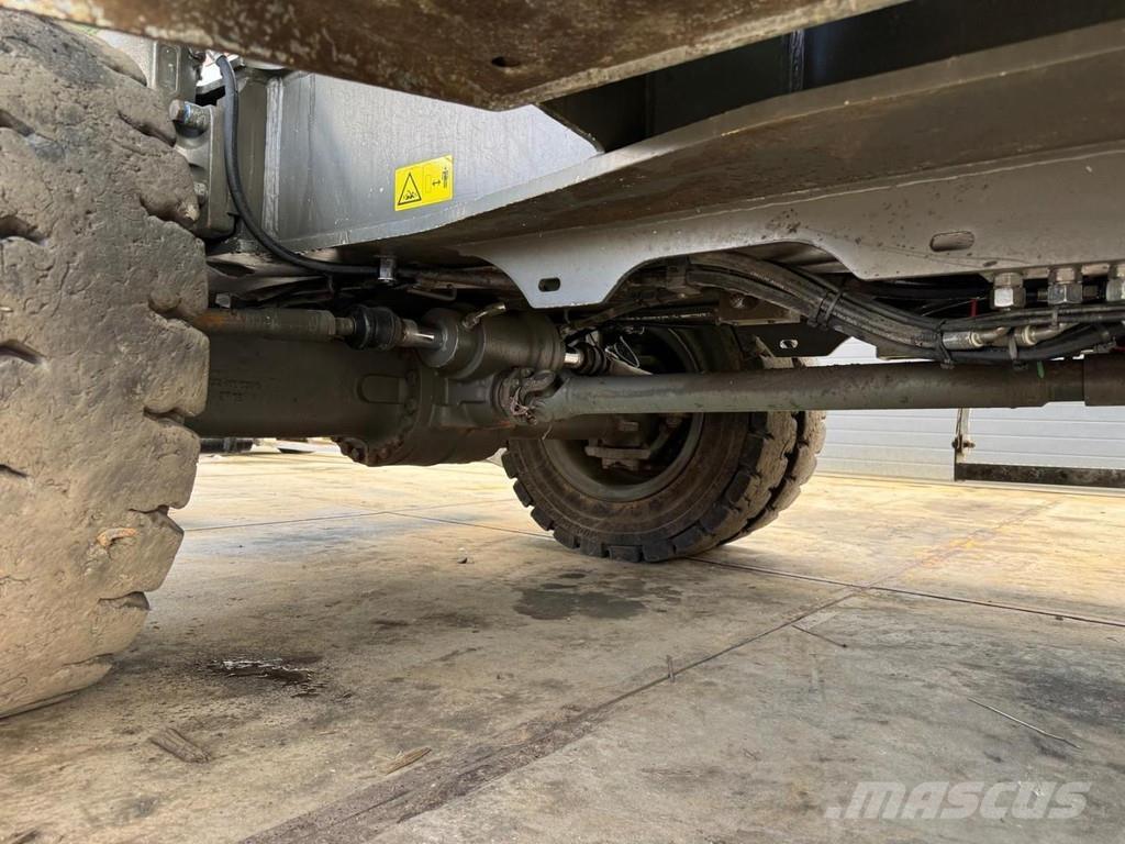 Sennebogen 825M E 廢棄物/工業用操作車