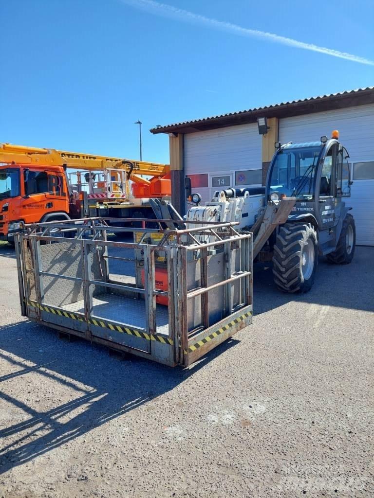 Terex 4514 伸縮臂操作車