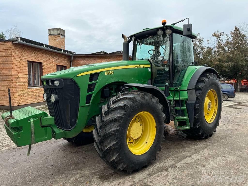 John Deere 8330 曳引機