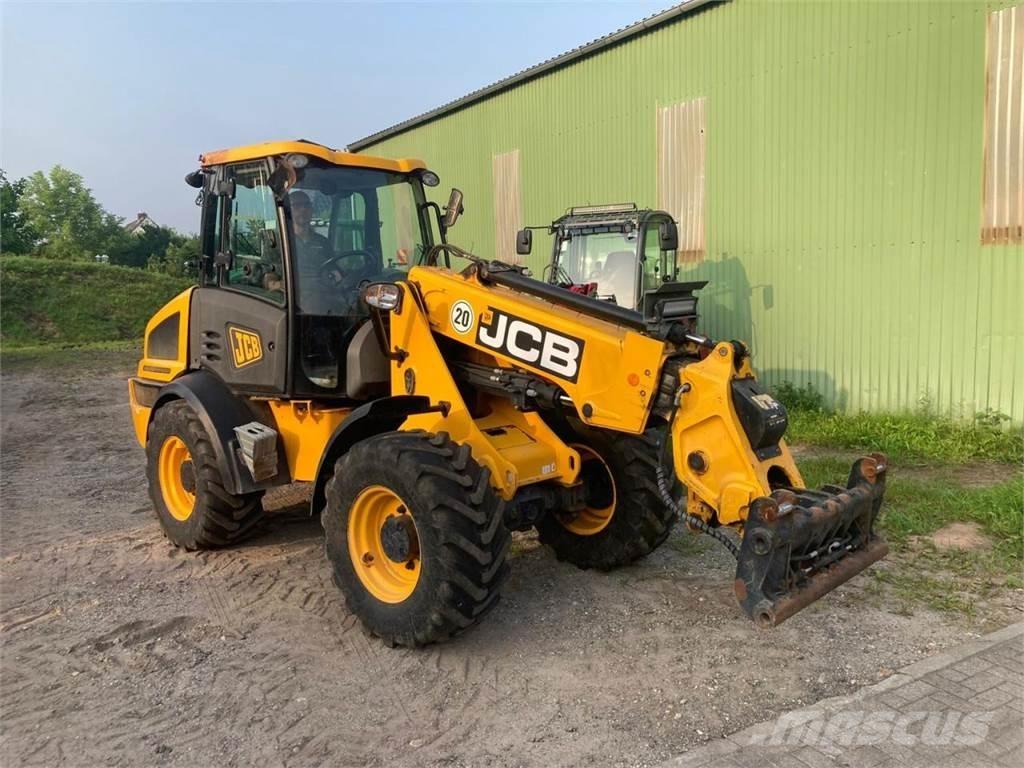 JCB TM 220 農業用伸縮臂裝載機