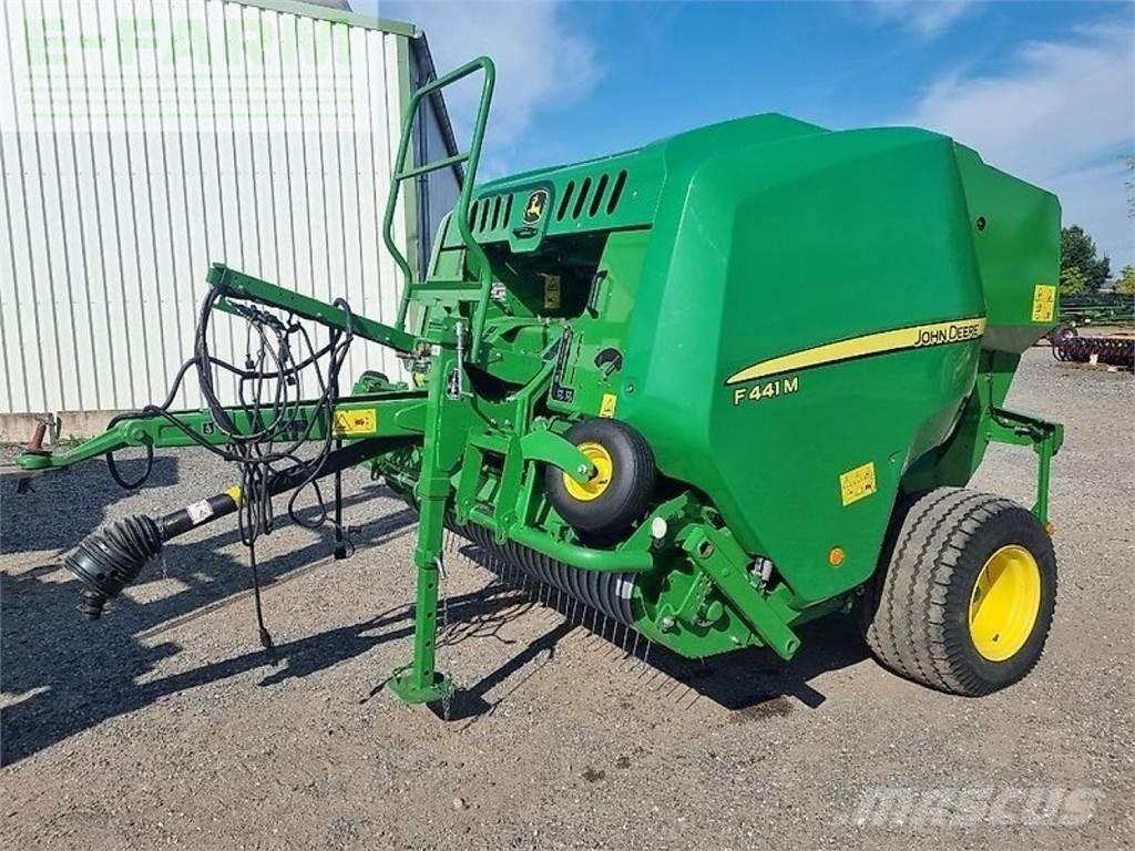 John Deere f441m 方形打捆機