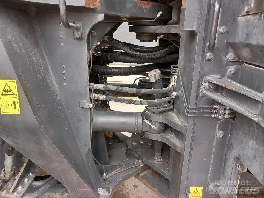 Komatsu WA500-7 輪胎式裝載機