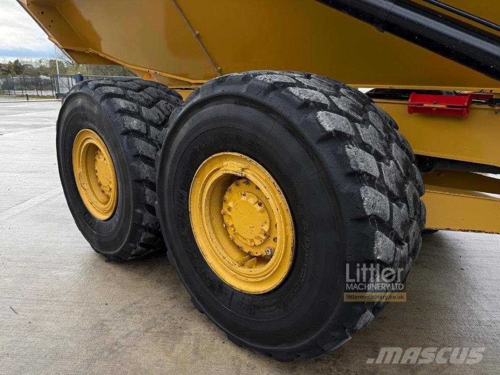 CAT 730 鉸接式起吊車