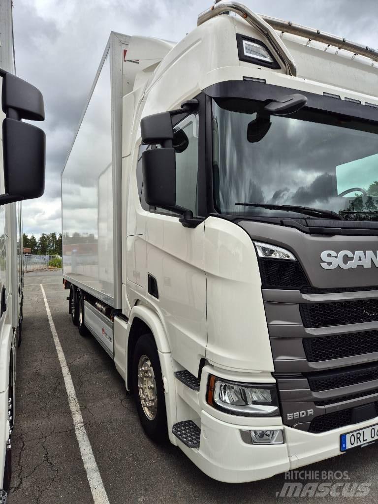 Scania 560R 貨箱式卡車