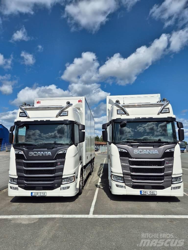 Scania 560R 貨箱式卡車