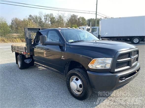 Dodge RAM 3500 平板式/側卸式卡車