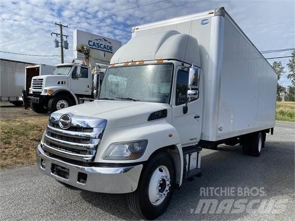 Hino 338 貨箱式卡車