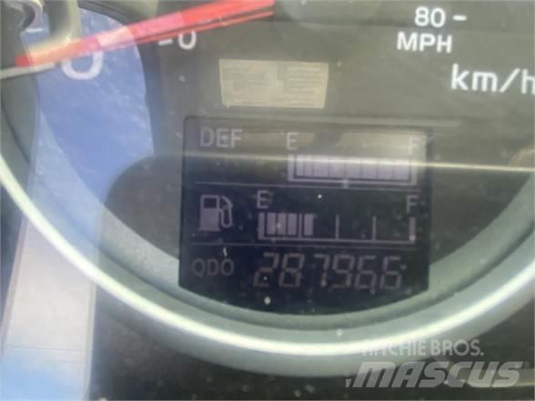 Hino 338 貨箱式卡車