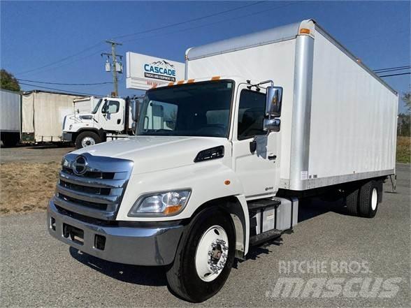 Hino 338 貨箱式卡車