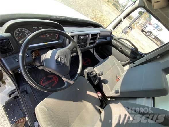 Hino 338 貨箱式卡車