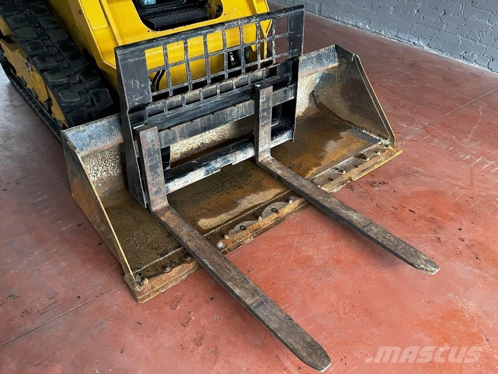 CAT 259 D 滑移轉向裝載機