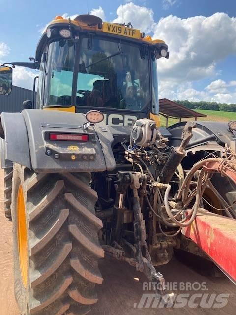 JCB Fastrac 4220 曳引機