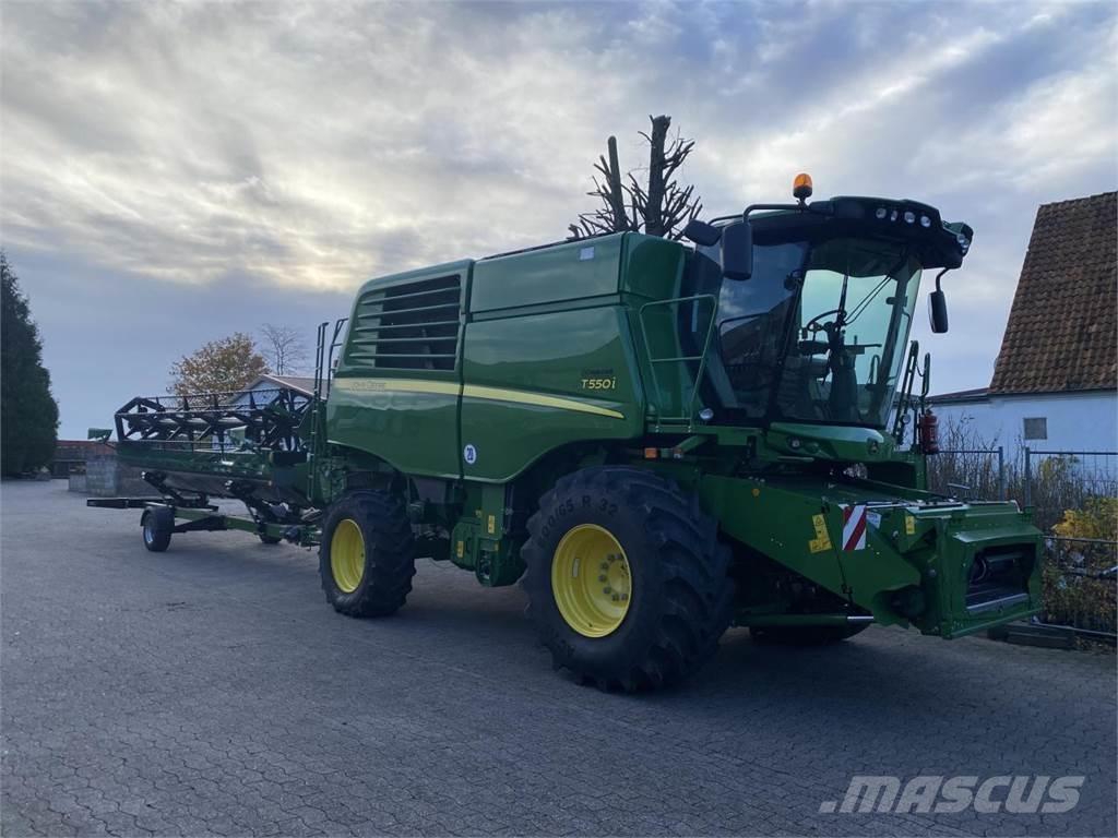 John Deere T550 聯合收穫機